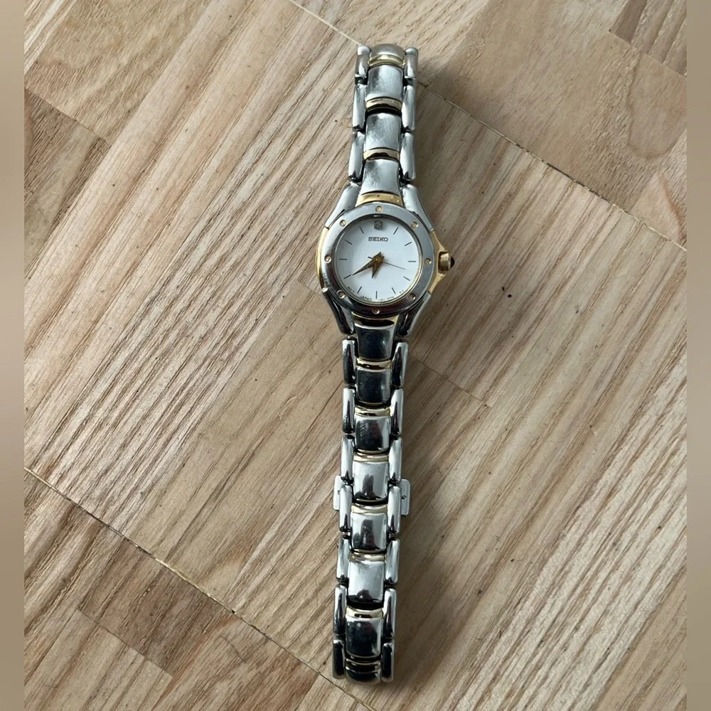 Seiko Vintage Luxury Ladies Diamond Watch Two-Tone Bracelet White Dial